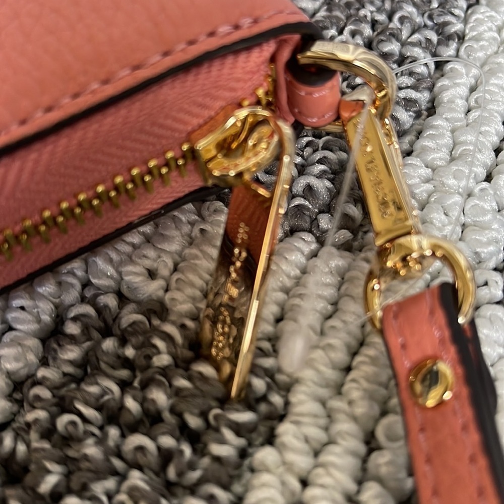 Michael Kors Jet Set Travel Large Travel CONTINENTAL 
Sherbert - Picture 5 of 16